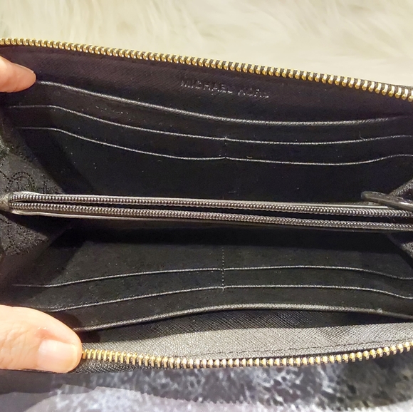 MICHAEL KORS LONG ZIP WALLET - Picture 2 of 15